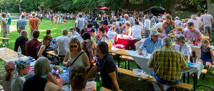 So schön war es beim Bürgerpicknick 2019 mit vielen Gästen in der Maiwiese.
